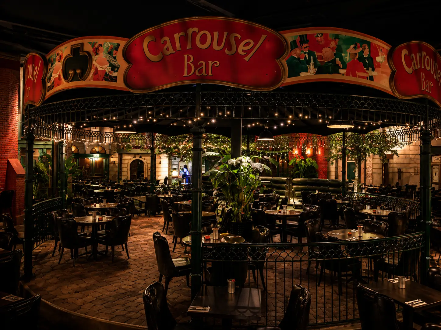 De sfeervolle Carrouselzaal met authentiek decor en gezellige tafels
